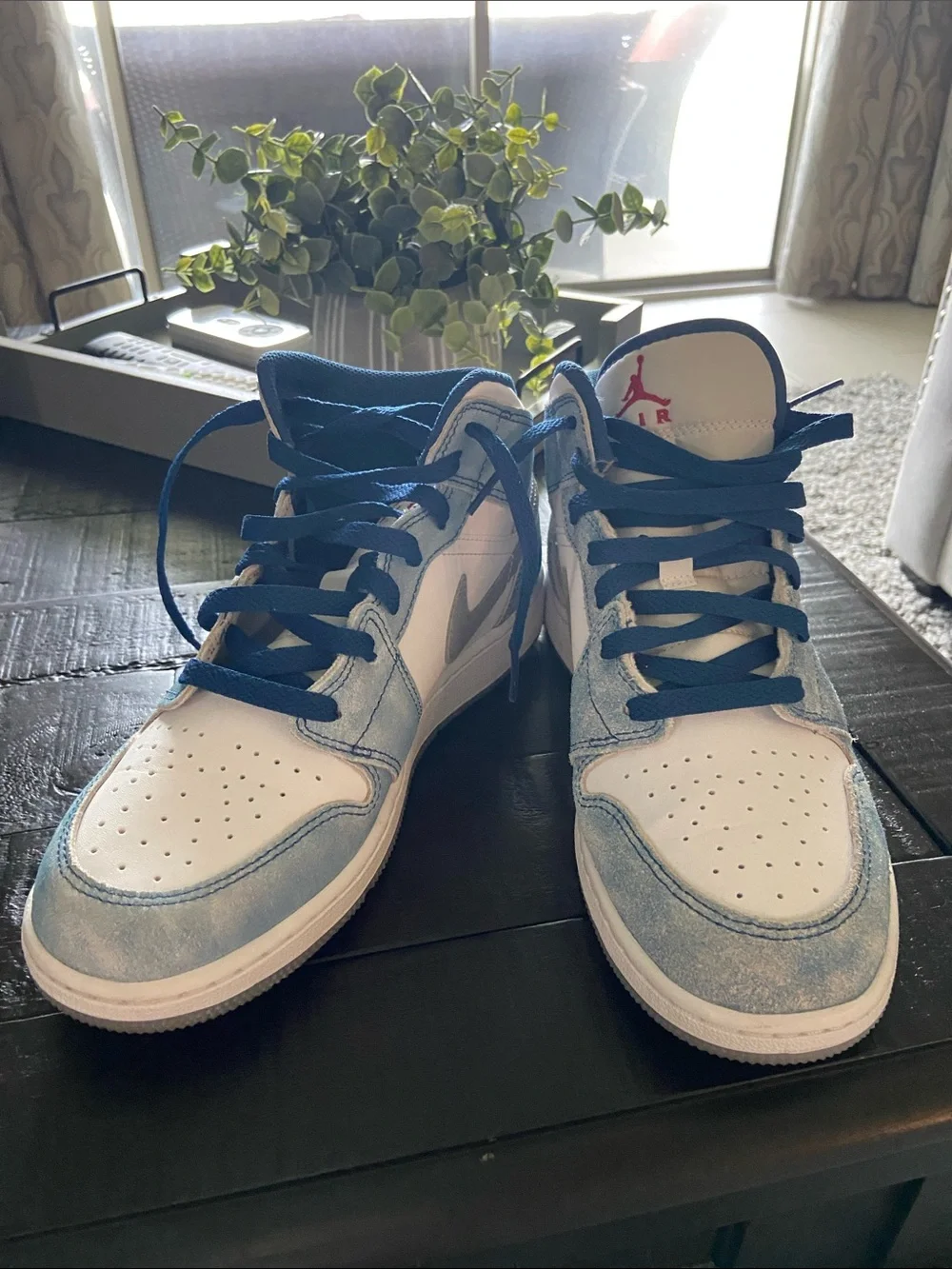youth White and Light Blue Quarter-Top Sneakers - Jordan: